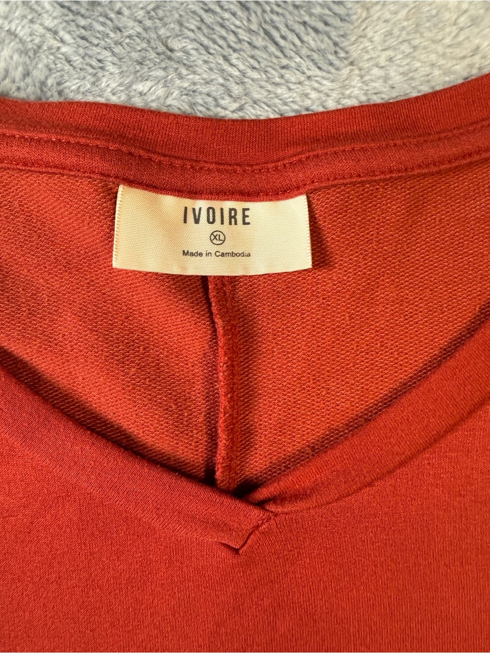 Ivoire Womens Rust Red V-Neck Top XL Short Sleeve Dolman High Low Hem #3190